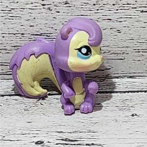 LPS Littlest Pet Shop #1567 Squirrel Purple and Yellow Blue Dot Eyes Hasbro